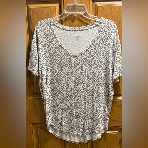 American Eagle Outfitters Gray Leopard Print Women's Top - Picture 1 of 3